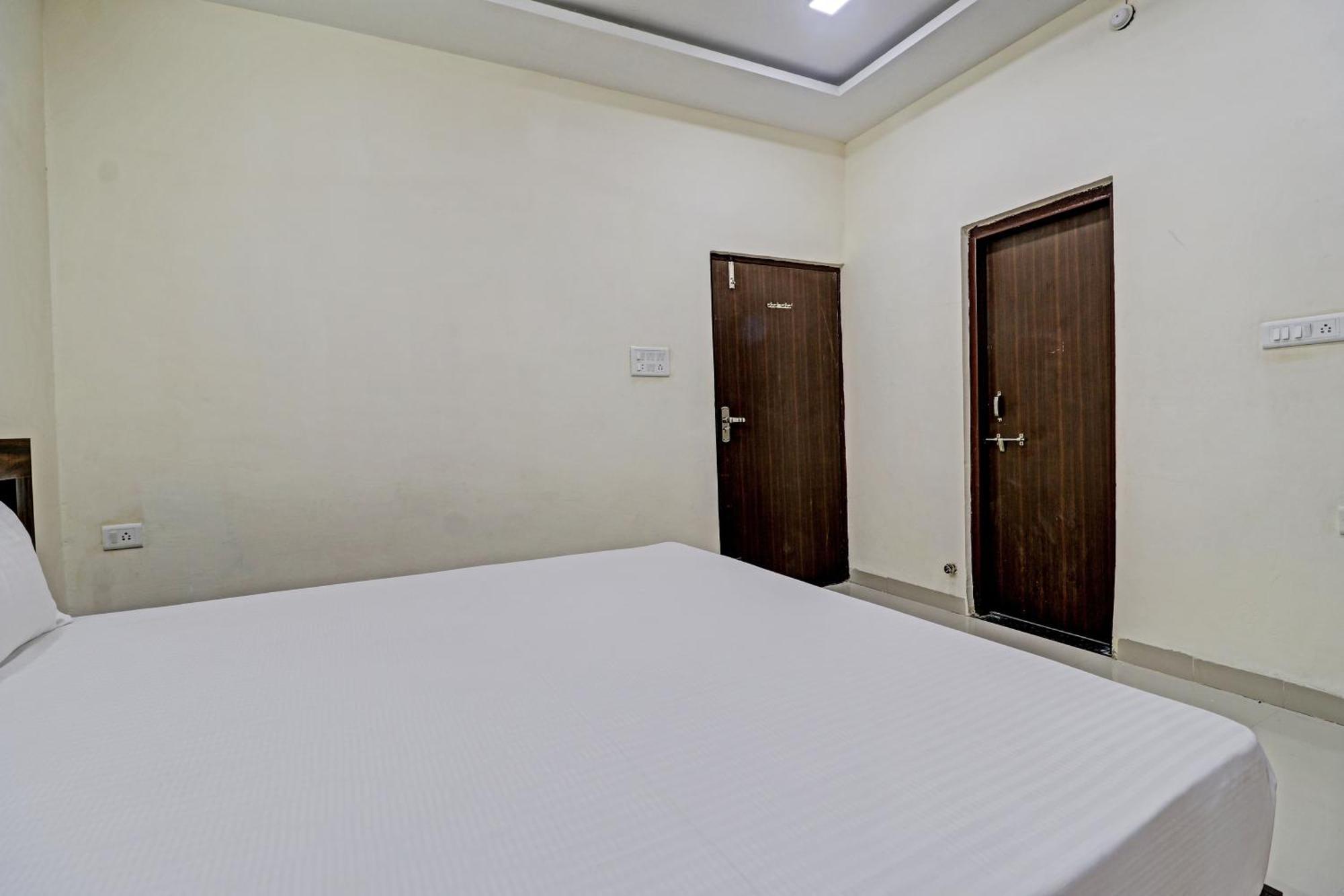 Hotel O Midway Treat Dhar Exterior photo